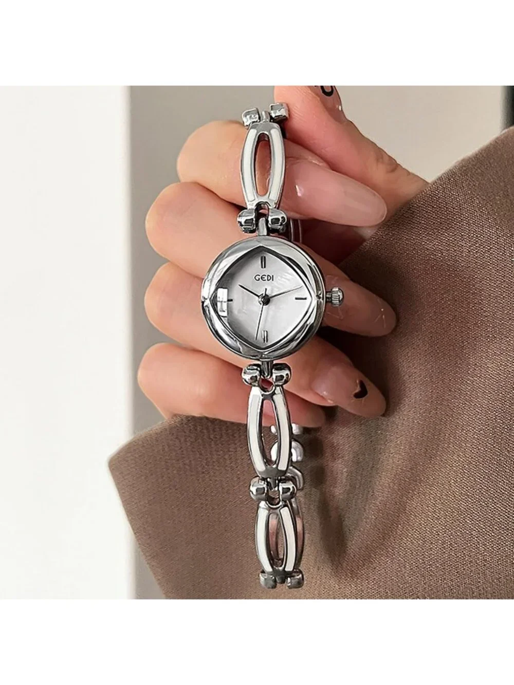 Women's Silver White Quartz Waterproof Rhombus Dial Retro Elegant Wrist Watches